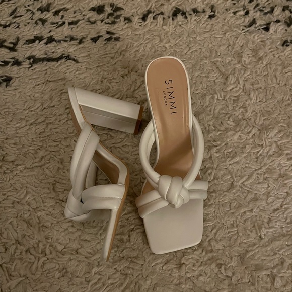 Simmi London white chunky square toe sandal, size 9. - Picture 3 of 3